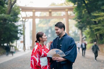 Tokyo, Shibuya: Meiji Shrine Tour in KIMONO / English-friendly