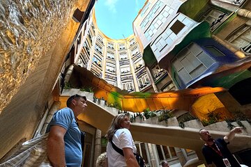 Sagrada Familia & La Pedrera Small Group Tour with Cava Tasting