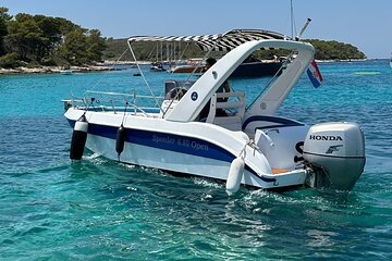 Private Boat Tour in Red Rocks and Paklinski Islands 