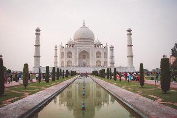From Dehli: Taj Mahal & Agra same day tour With Female Guide