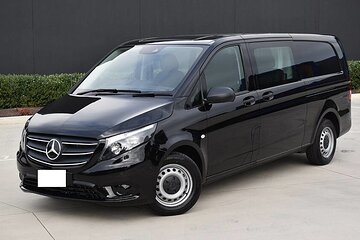 Minivan Departure Transfer from Porto City to Porto Airport OPO
