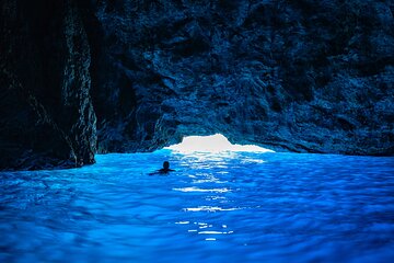 Hike to the Blue Cave Marseille with swimming and snack