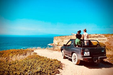 Private Arrábida & Sesimbra Jeep Tour: Beach Picnic from Lisbon