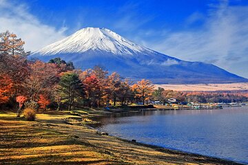 Mt. Fuji Tours to Lake Kawaguchi and Yamanaka Onse English Guide