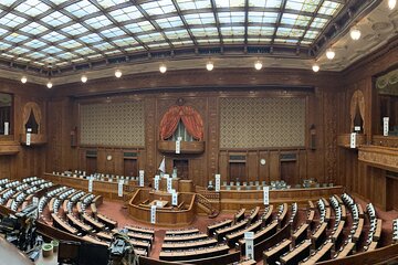 Satisfaction Tour around Hie Shrine National Diet Building