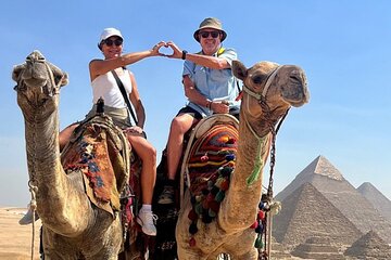 Private Tour in Pyramids of Giza with Lunch and Camel Ride