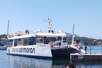 2-hour excursion in a catamaran around the bay of Mallorca