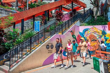 Medellín: Comuna 13 Graffitour With Snacks Included