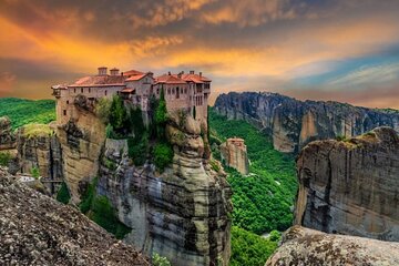 Meteora Monasteries and Thermopylae Battle Full-Day Private Tour