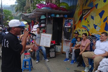 Comuna 13 Tour Beyond History and Graffiti