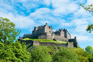 Day Trip to Edinburgh with Bus Tour and Edinburgh Castle Entry