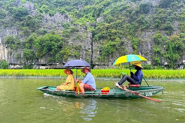 From Hanoi to Ninh Binh Daily Tour with Lunch, Biking, Boat Trip