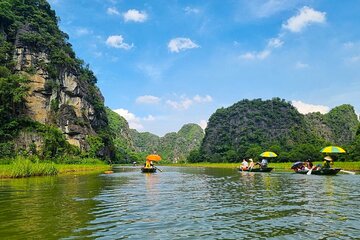 From Hanoi: Deluxe Day Tour to Hoa Lu, Tam Coc & Mua Caves