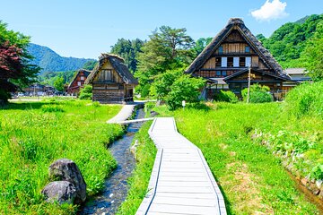 Gujo, Hida Takayama, and Shirakawa-go Day Tour from Nagoya