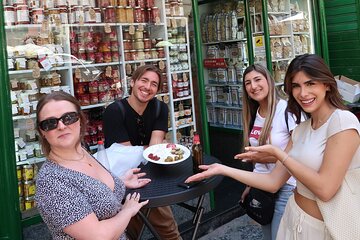 Private Historical and Street Food Walking Tour of Naples