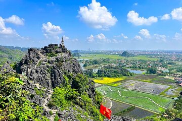 Hoa Lu, Tam Coc, Mua Caves& Local House Experience with Limousine