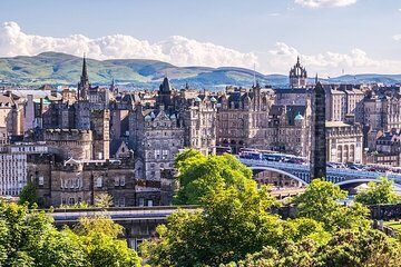 Kid-Friendly Edinburgh City Wonders Private Guided Tour