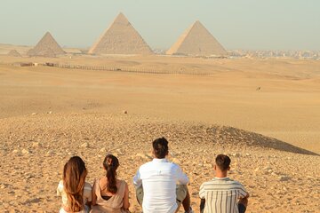 Private: Pyramids & Sphinx Guided Tour With Transfers & Drinks.