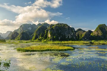 Explore Hoa Lu, Mua Cave, Van Long Nature Reserve, Biking, Buffet