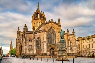 Edinburgh: City Walk Audio Guide in 7 Languages on your Phone