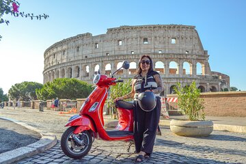 Rome Vespa tour with Pro Photographer 