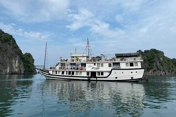 2 Days Bai Tu Long Bay Cruise on Boutique Wooden Boat from Hanoi