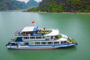 From Hanoi: Discover Halong Bay with Cruise, Cave & Titop Island