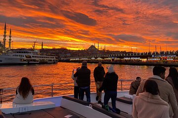 Istanbul Bosphorus Sunset Cruise with Live Guide and Snacks