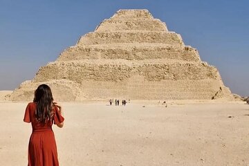 Full-Day Tour to Giza Pyramids, Memphis, and Sakkara