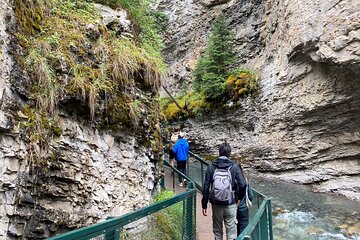 Winter Tour Johnston Canyon, Marble Canyon, Banff Town