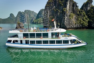 Day Trip to Ha Long Bay on Luxury Cruise by Limousine From Hanoi