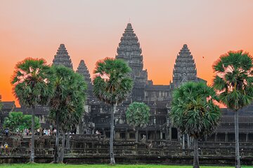 Private Angkor Wat Sunrise Guide Tour include Breakfast and Snack