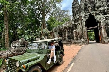 Angkor Wat Sunset Half Day Tour by Jeep 