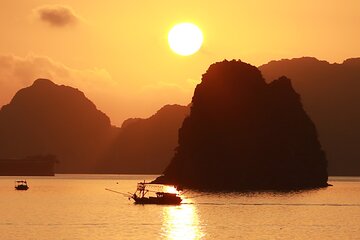 4 Star Cruise 2 days 1 Night Bai Tu Long Bay Voyage from Hanoi