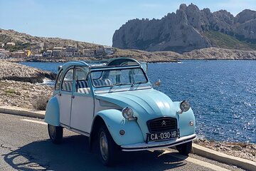 Half-day Marseille private tour by vintage Citroën