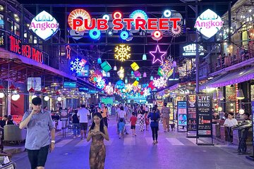 Siem Reap Night Market & pub street walking tour