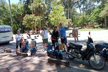  E-Bike Guided Tour of Angkor Wat with Local Restaurant Breakfast