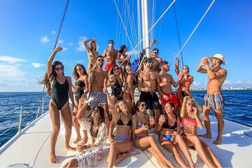 Catamaran with Snorkeling and Playa Norte Beach, Isla Mujeres
