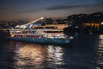 Bosphorus Tour Dinner Cruise with Turkish Night Show 