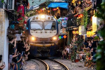 Hanoi Street Food Tour with Train Street Visit Experience