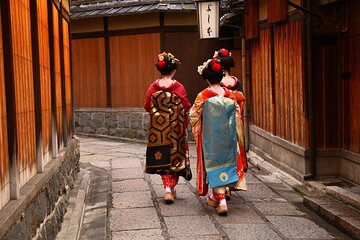 Kyoto Geisha District Walking Tour in Gion