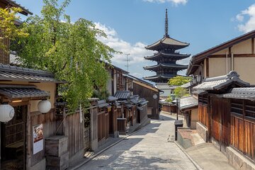 Kyoto: Private City Highlights Tour by Car