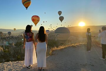 Sunrise Balloon Watching Tour with Breakfast in Goreme 