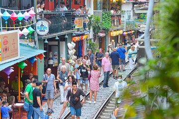 Private Hanoi Walking Tour Through a Train Street