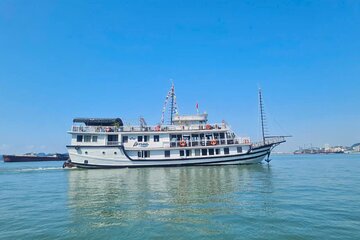 Renea Cruises 2-Day Voyage Through Bai Tu Long's Untouched Beauty