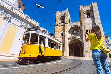 Lisbon Walking Tour with Audioguide on Your Smartphone