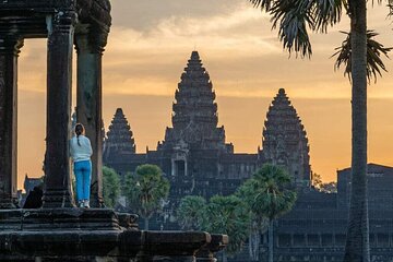 Exploring Angkor Wat Sunrise Tour-Small Group 