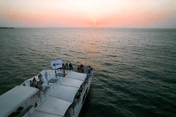 Cartagena: Catamaran bay tour with open bar