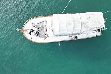 Private Boat Tour with Free Food and Drinks and Snorkeling