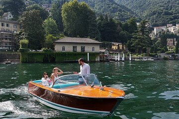 2 Hour Private Tour in Classic Wooden Boat